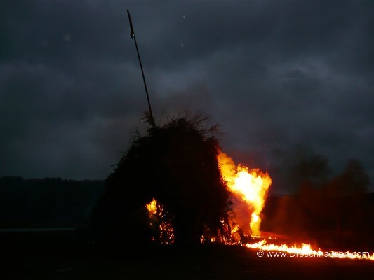 ../Images/osterfeuer381.jpg